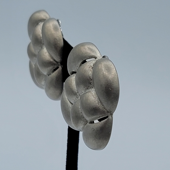 Vintage Earrings Shoe Clips Matte Silvertone Clip On Earrings #764 - Picture 3 of 10